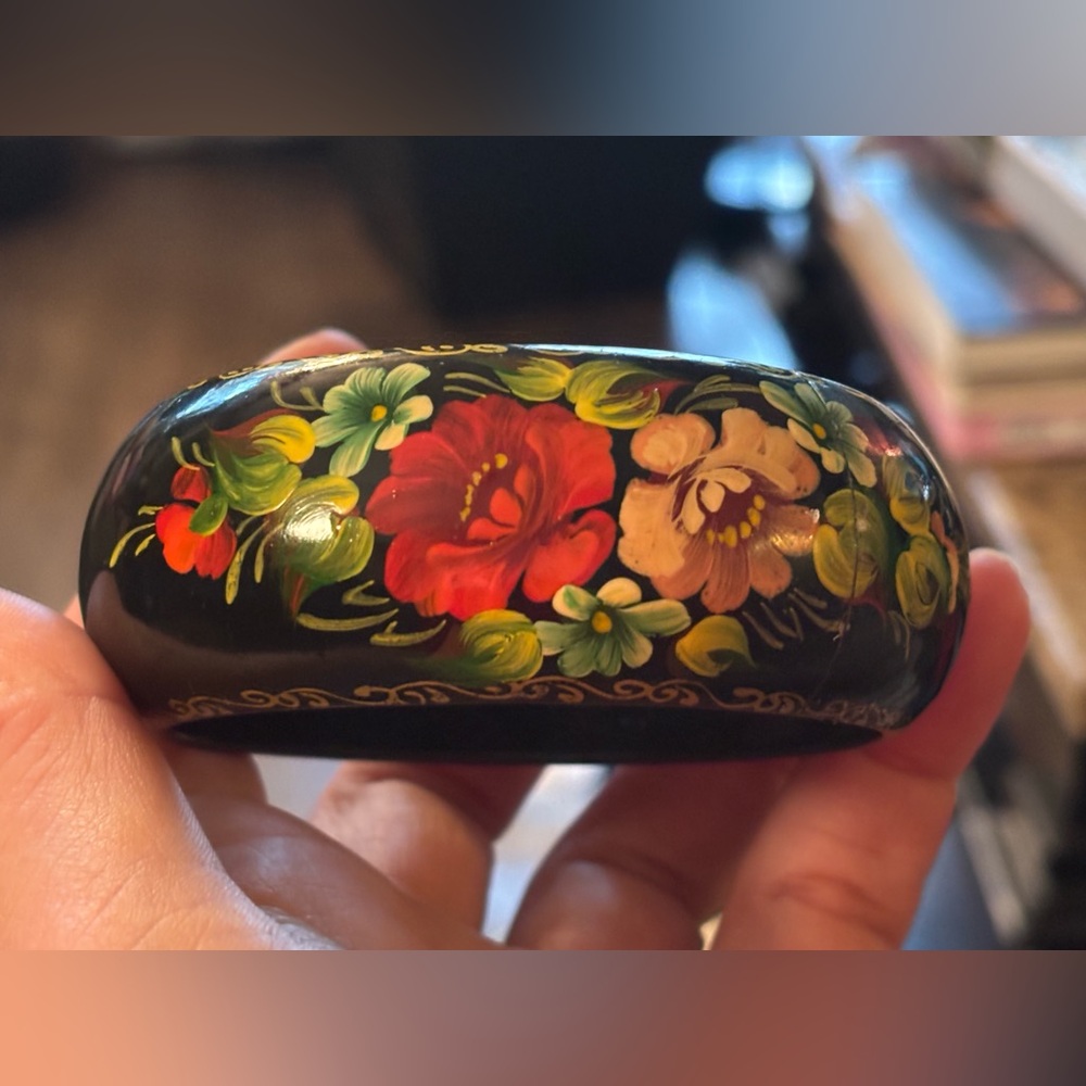 VINTAGE Russian Black Lacquer Floral Painted Bangle Bracelet Small - Picture 9 of 17